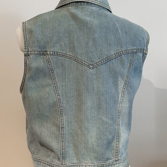 Forever 21 Light Wash Denim Vest Size Medium - Picture 3 of 3